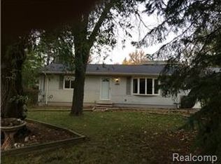480 Bunny Run Blvd, Lake Orion, MI 48362