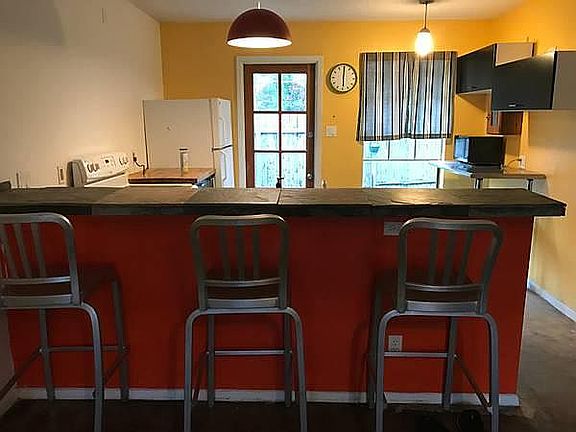 breakfast bar w 4 barstools