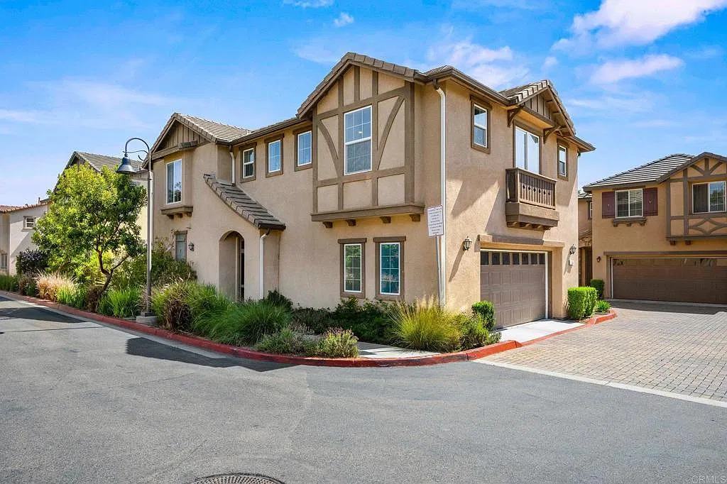 3 bed, 2.5 bath, 1781 sqft, $3,950 — Photo 1