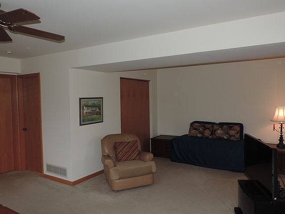 5th image of 9985 Cambridge Dr
