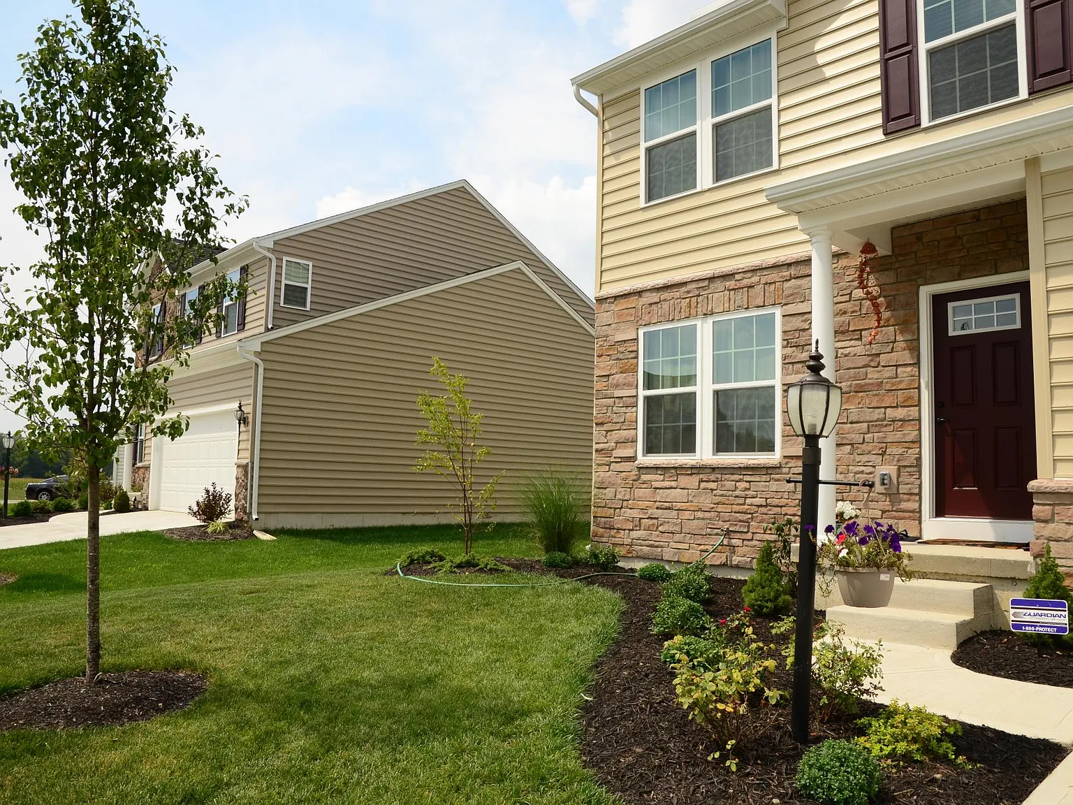 3 bed, 2.5 bath, 1900 sqft, $1,800 — Photo 2