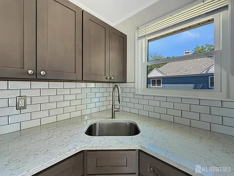 19 S Van Buren Ave — Photo 5