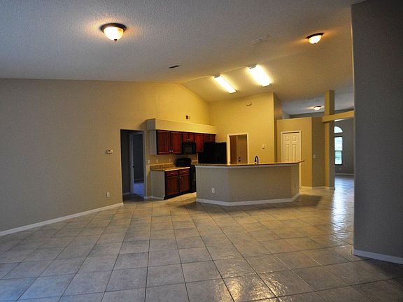 2nd image of 10772 Oak Glen Cir