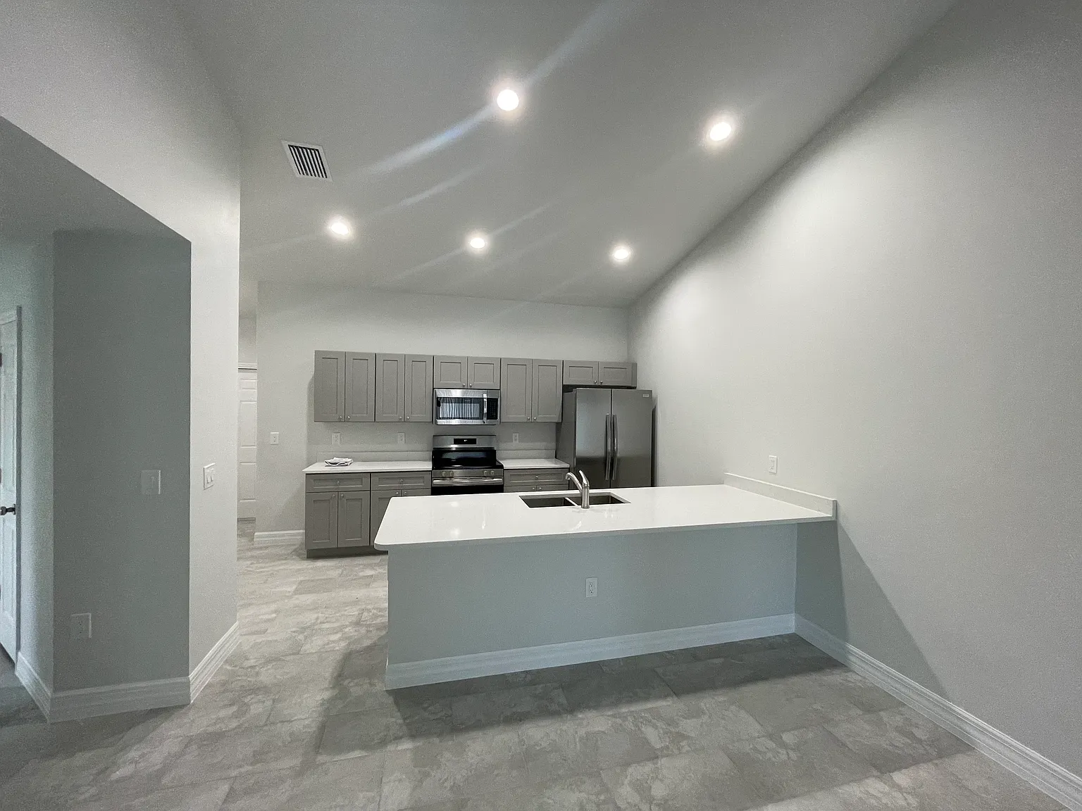 3 bed, 2.0 bath, 1300 sqft, $1,700 — Photo 2