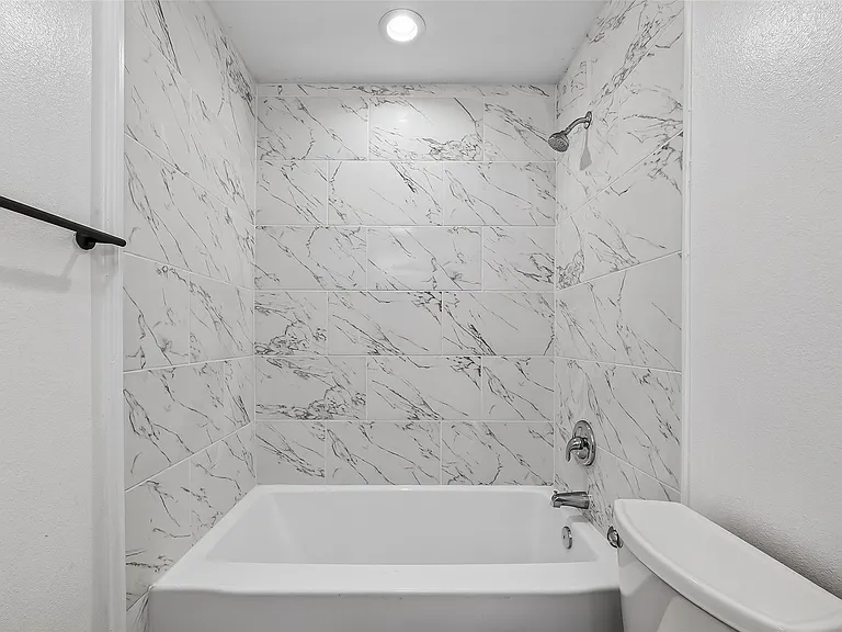 7725 Hoffman St #B — Photo 13