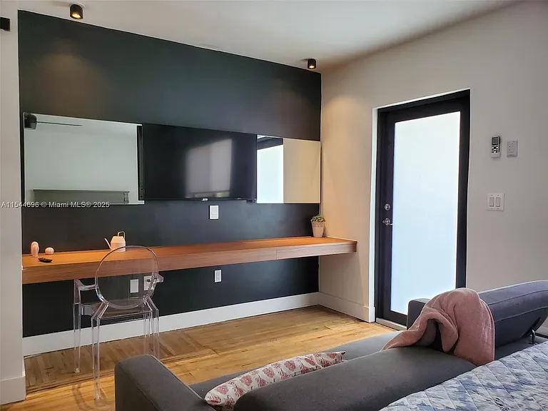 740 SW 9th St #2 — Photo 13