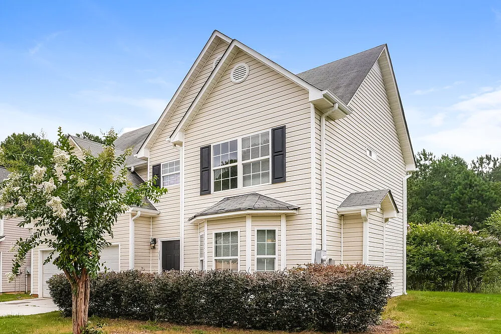4 bed, 2.5 bath, 2032 sqft, $2,035 — Photo 4