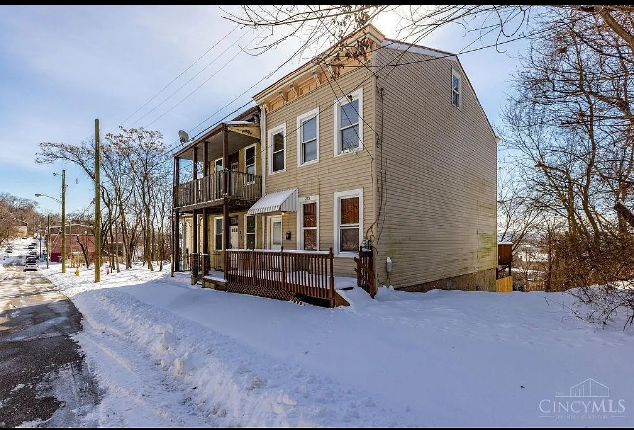 3 bed, 1368 sqft, $2,000 — Photo 1