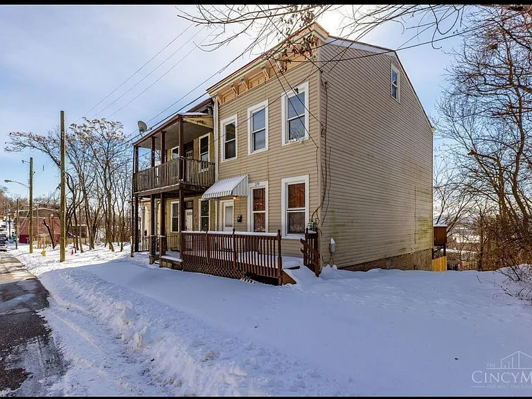 279 Renner St — Photo 1