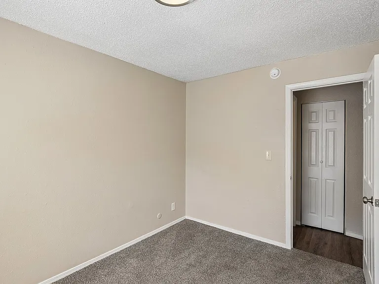 Pleasant Grove Apartments — Photo 12