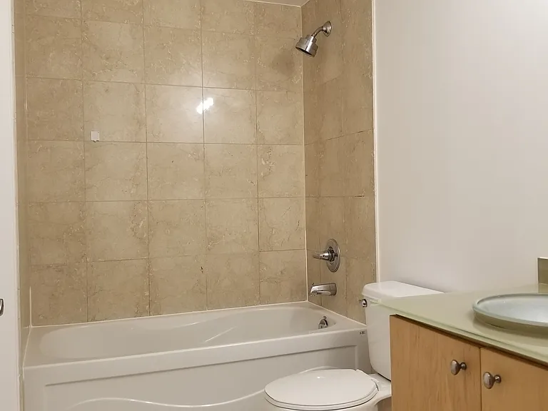 8 Scollard St #402 — Photo 9