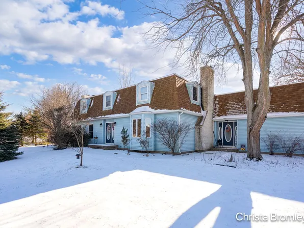12740 Triple Oak Dr NE, Lowell, MI 49331