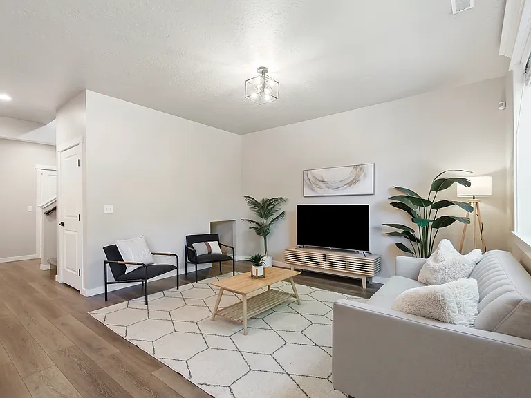 2700 E Clarene Dr — Photo 3