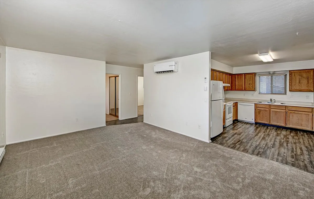 425 S Alarcon St — Photo 4