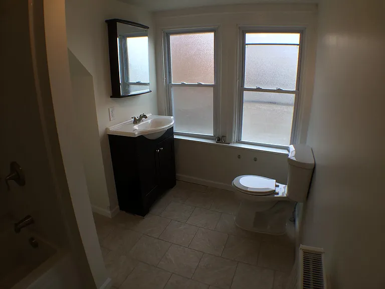 5647 Hampton St #3 — Photo 6