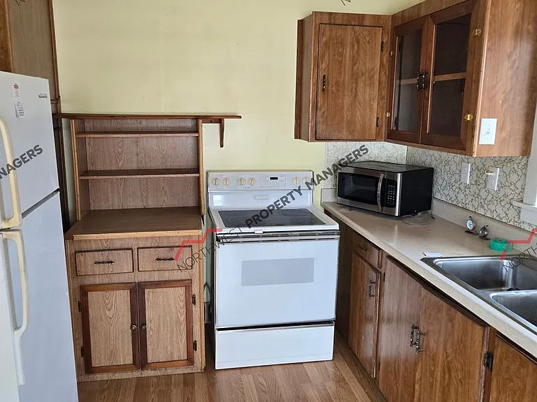 927 Marion St — Photo 8