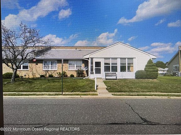 4th image of 13 Skyline Dr