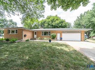 2415 S Arbor Ave, Sioux Falls, SD 57106