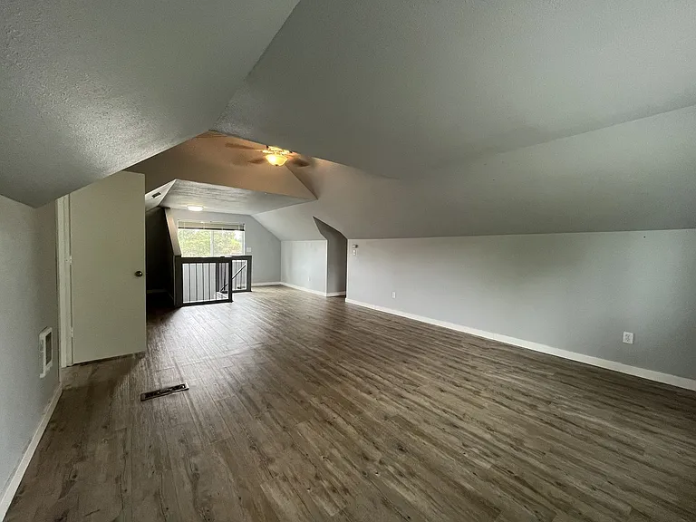 13208 NE Glisan St — Photo 32