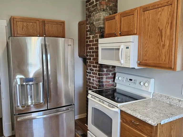 1323 Camden Ave — Photo 3