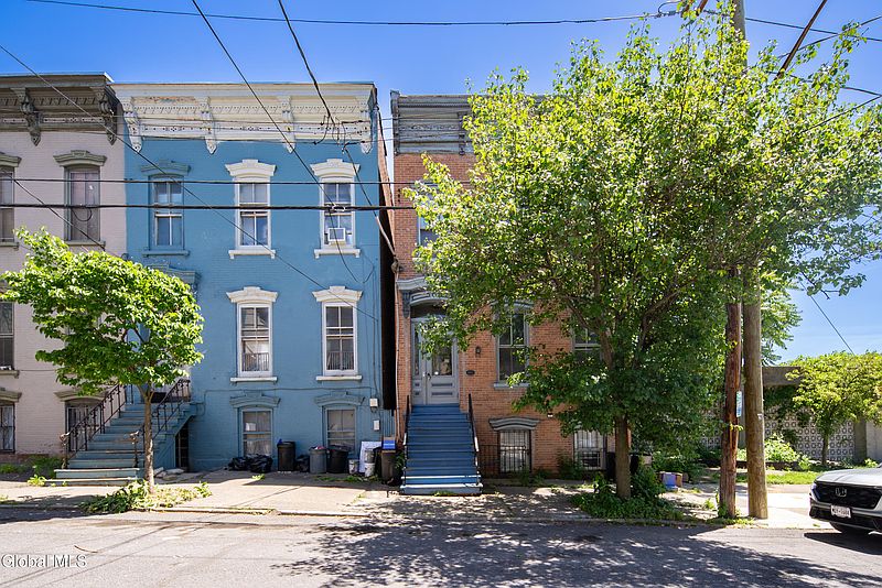 3rd image of 140 Grand Street