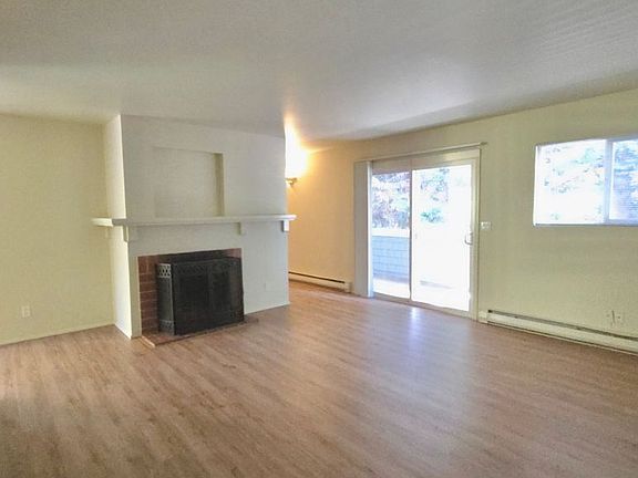 5th image of 650 Ericksen Ave NE #4