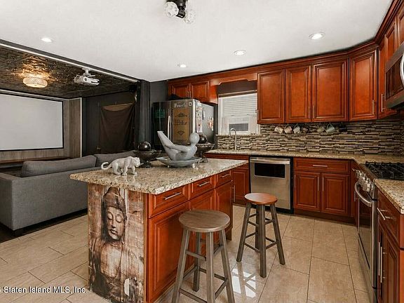 3rd image of 50 Leggett Pl