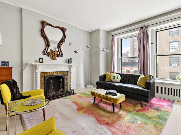 39 1/2 Washington Square West image 1 of 12