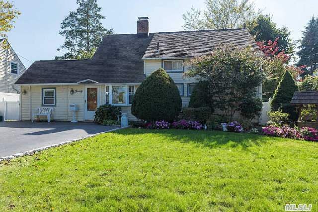 1st image of 20 Hook Ln