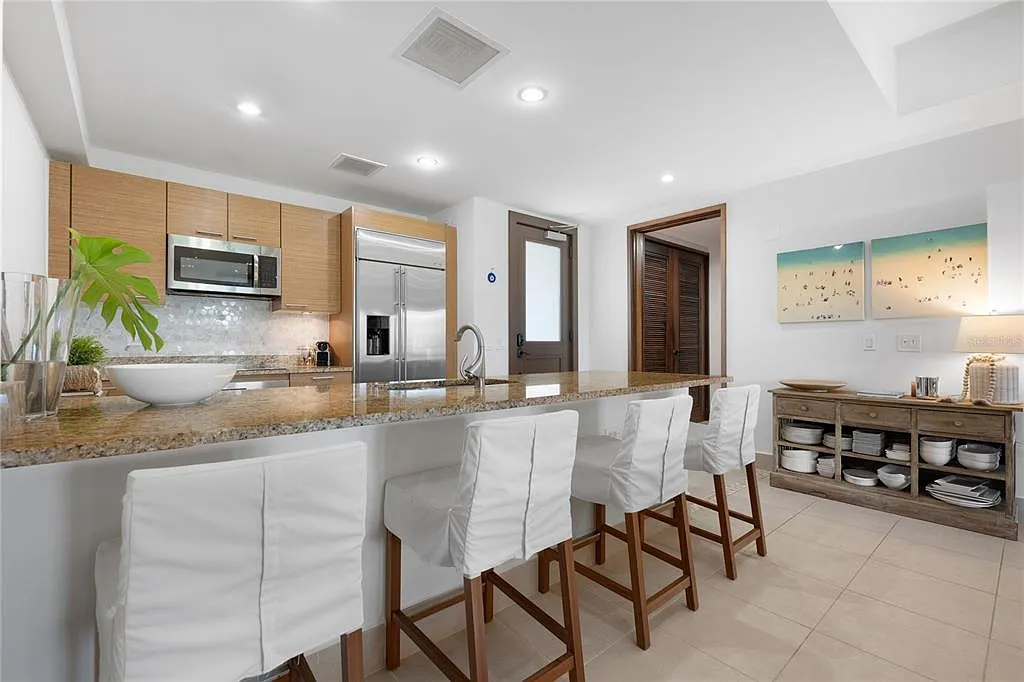 2 bed, 3.0 bath, 1829 sqft, $13,995 — Photo 2