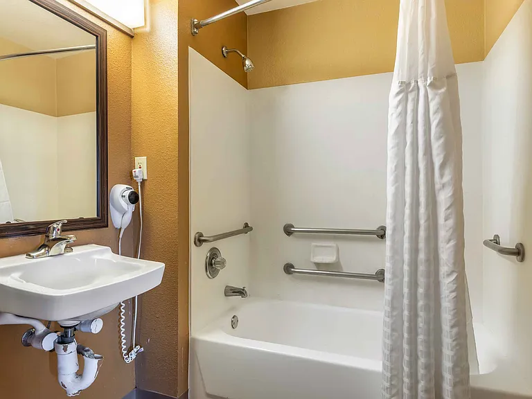 Deluxe Studio - 1 Full Bed