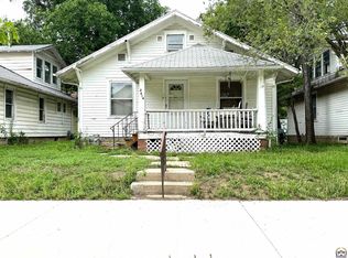 2014 SW 12th St, Topeka, KS 66604