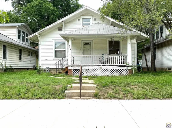 2014 SW 12th St, Topeka, KS 66604
