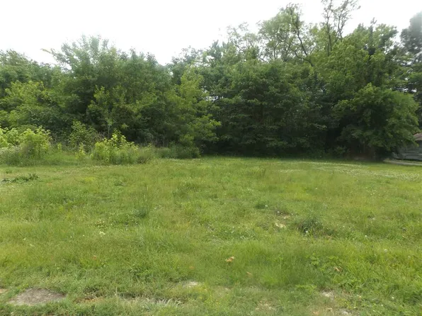 300 E 2nd St, Trenton, TN 38382