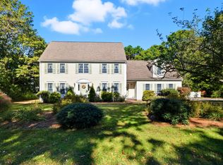 16 Cedar St, Mashpee, MA 02649
