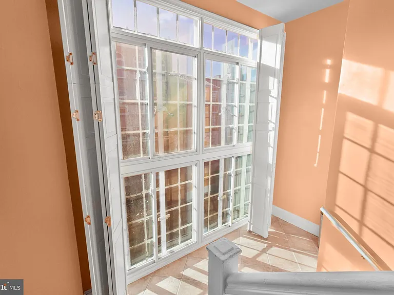 809 Caroline St #301 — Photo 3