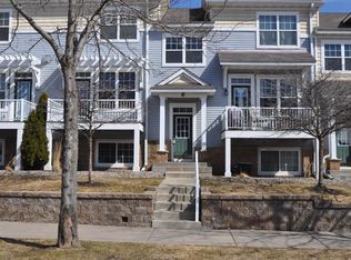 1667 Village Trl E UNIT 4, Maplewood, MN 55109