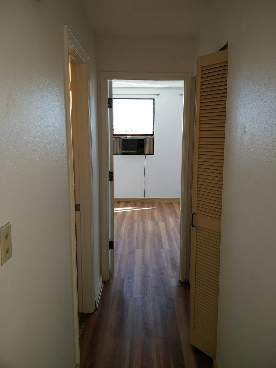 Hallway - 465 Kapahulu Ave