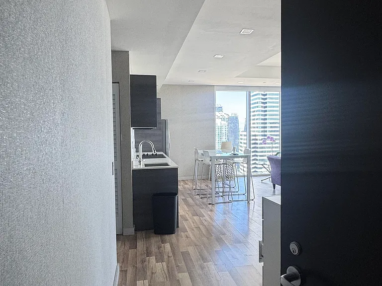 151 SE 1st St #Penthouse 11 — Photo 13