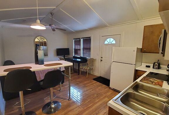 2nd image of 3008 E North St