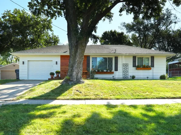 4409 66th St, Urbandale, IA 50322