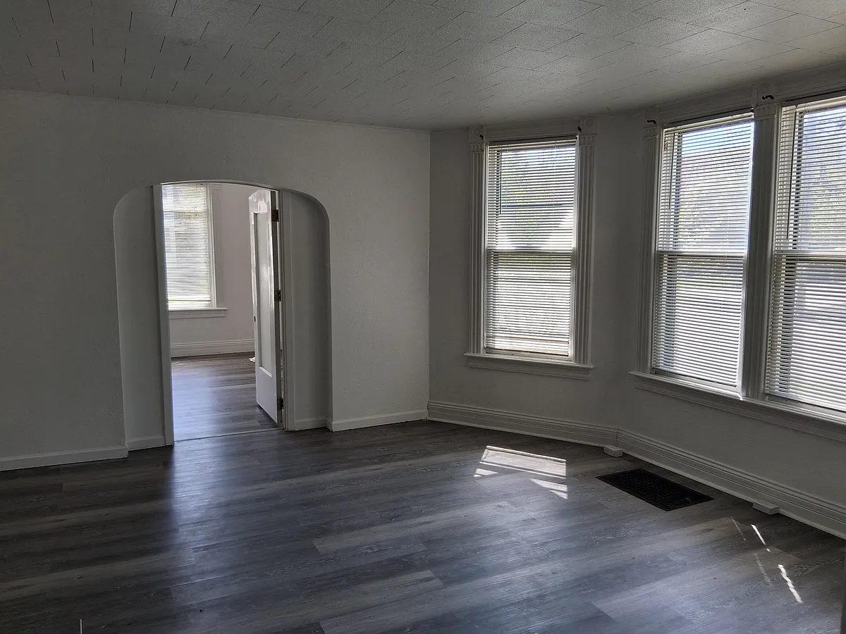 Building Photo - 1078 7th St W