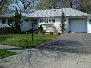 3 Rhonda Ln, Farmingdale, NY