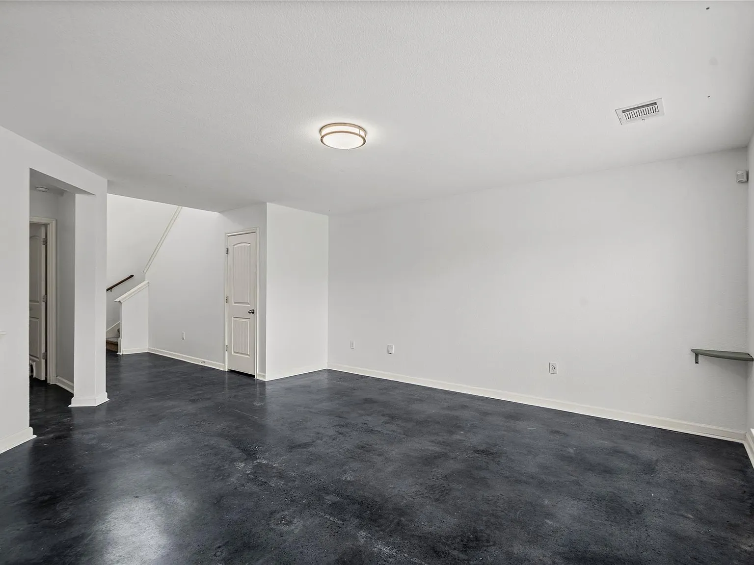 4 bed, 2.5 bath, 1798 sqft, $2,195 — Photo 4