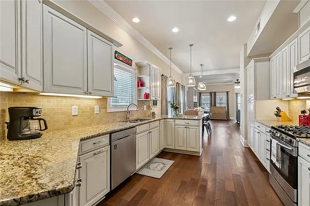 5647 Marshal Foch St — Photo 11