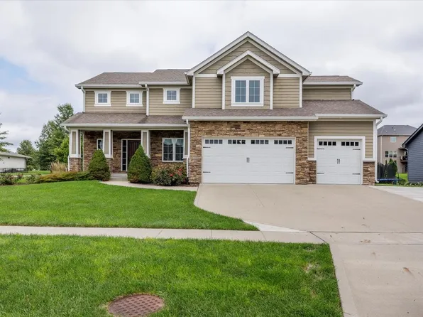 1406 S Sugar Creek Ct, West Des Moines, IA 50266