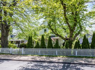 130 Cooke St, Edgartown, MA 02539