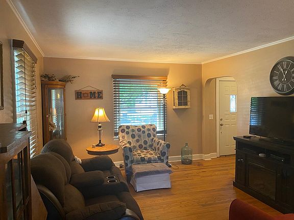 2nd image of 2141 Lakeway Ave