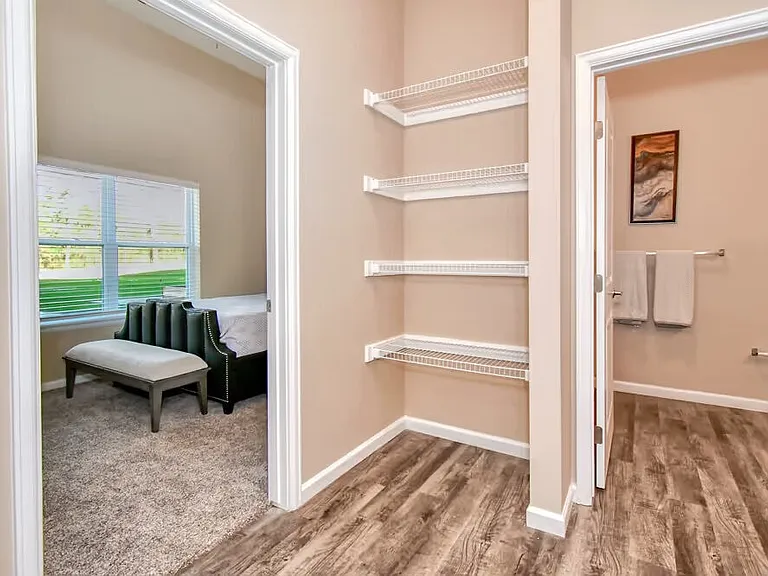 Hickory Trails Apartments — Photo 4