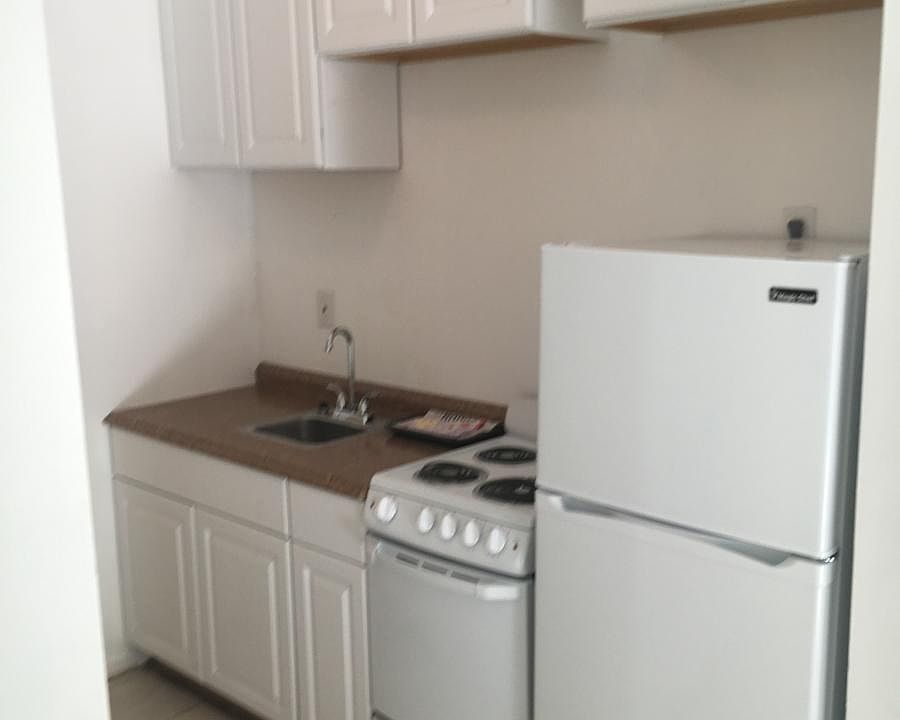 1st image of 2100 SW 18th Ave #B
